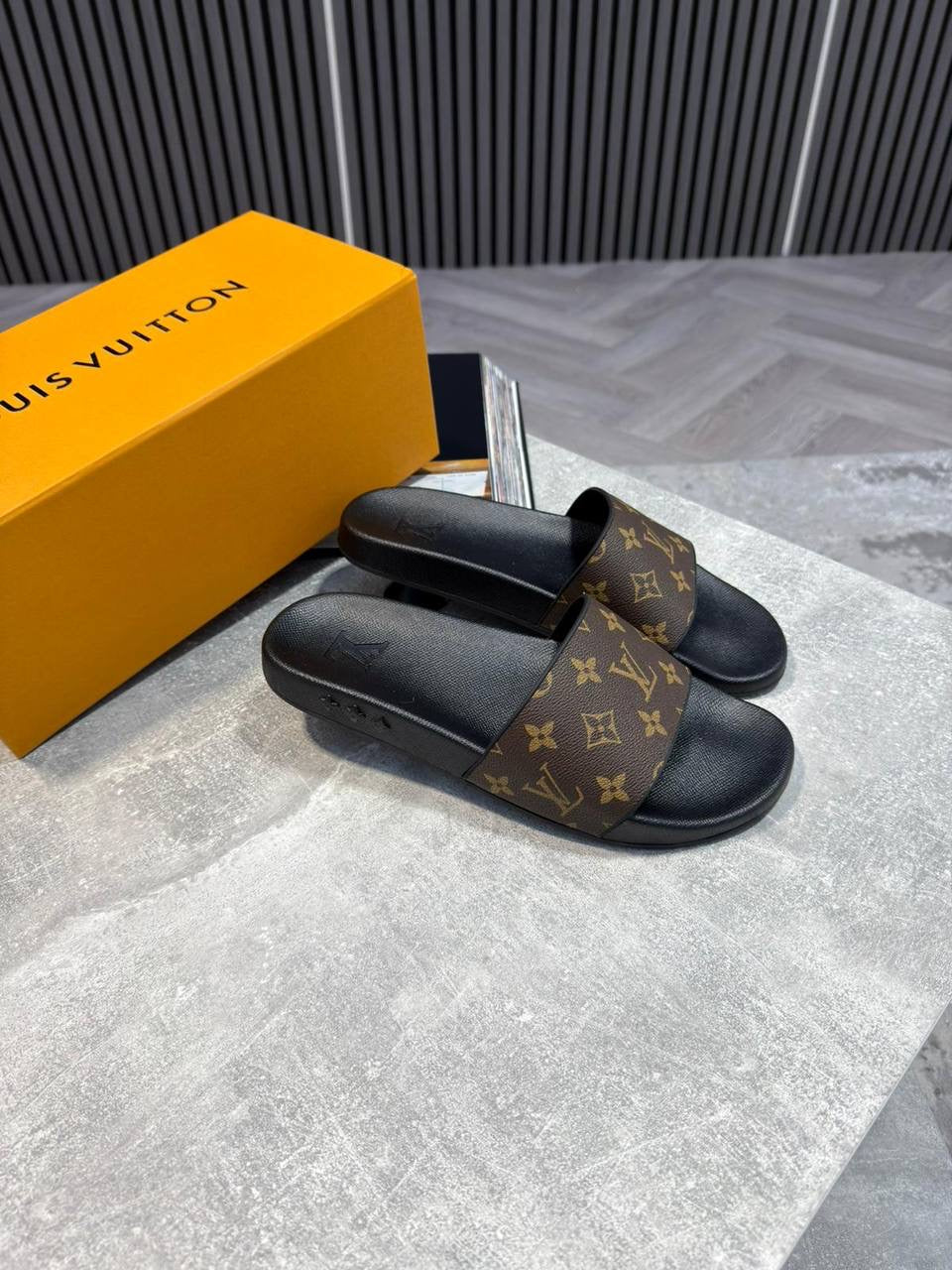 L-VEE SLIDES