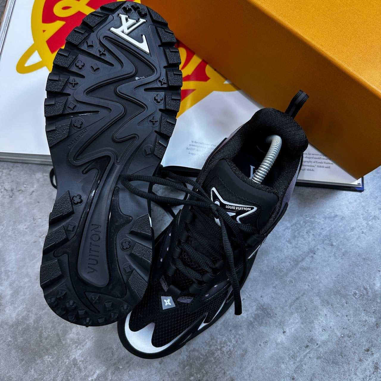 LV TACTIC BLACK & WHITE
